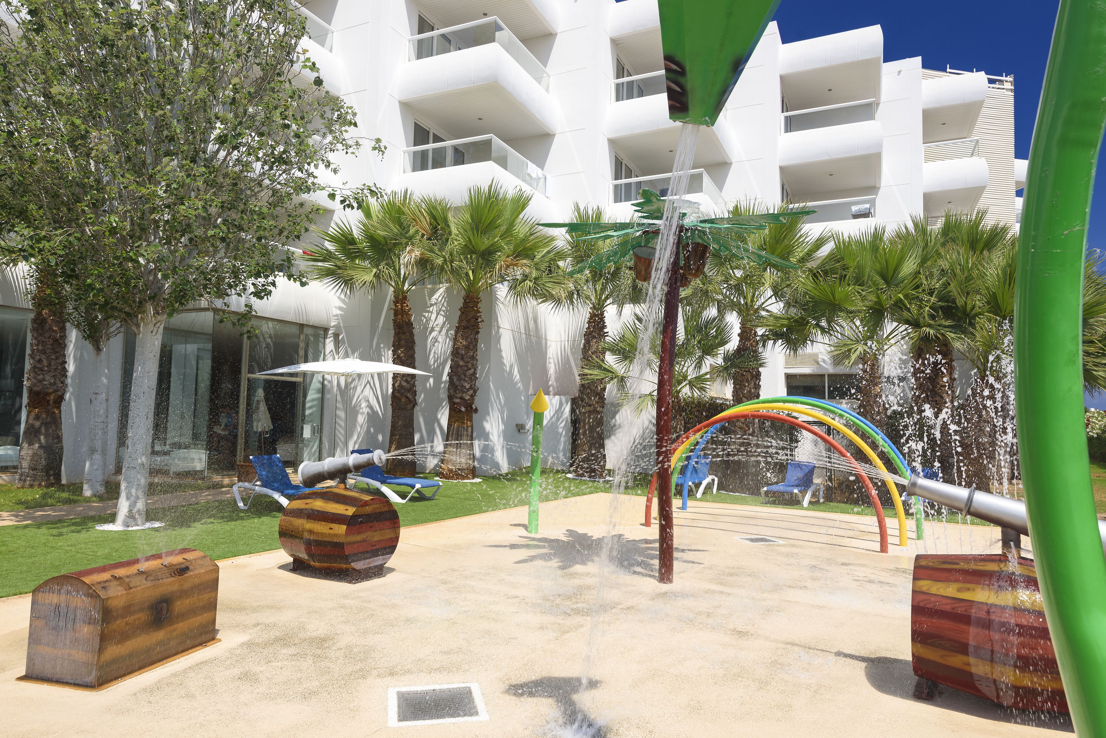 Tropic Garden Hotel & Apartments