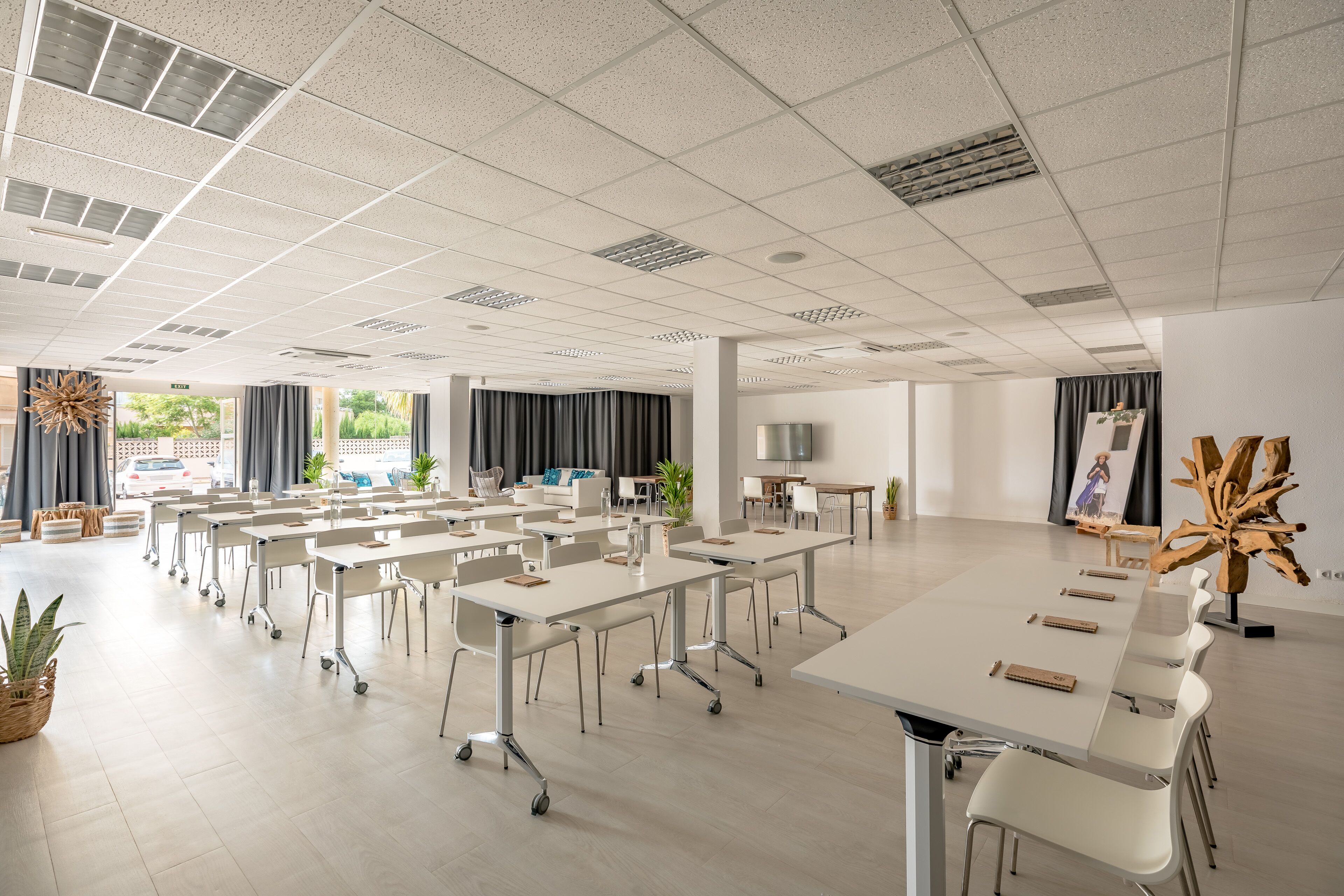 Tropic Garden Hotel & Apartments