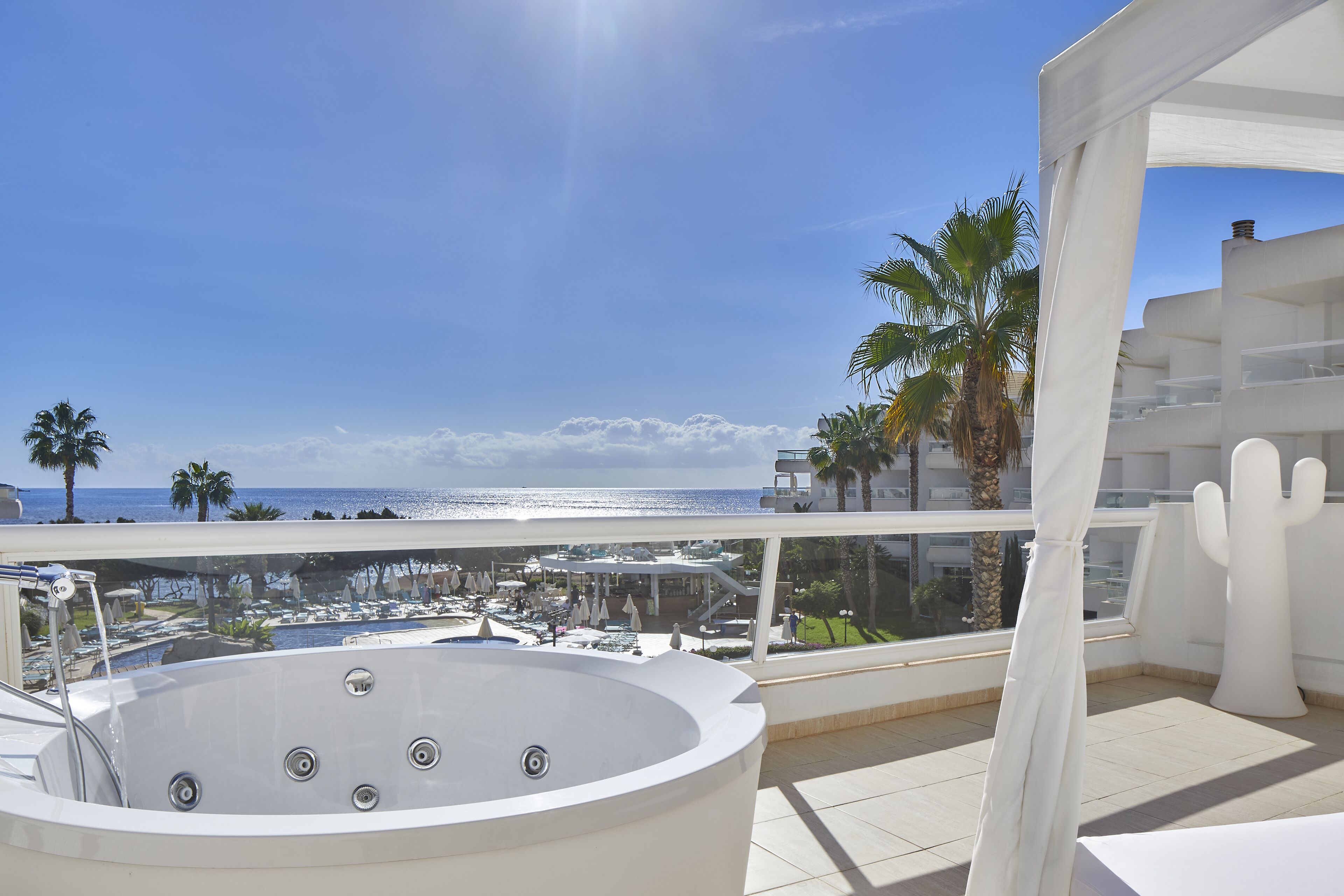 Tropic Garden Hotel & Apartments