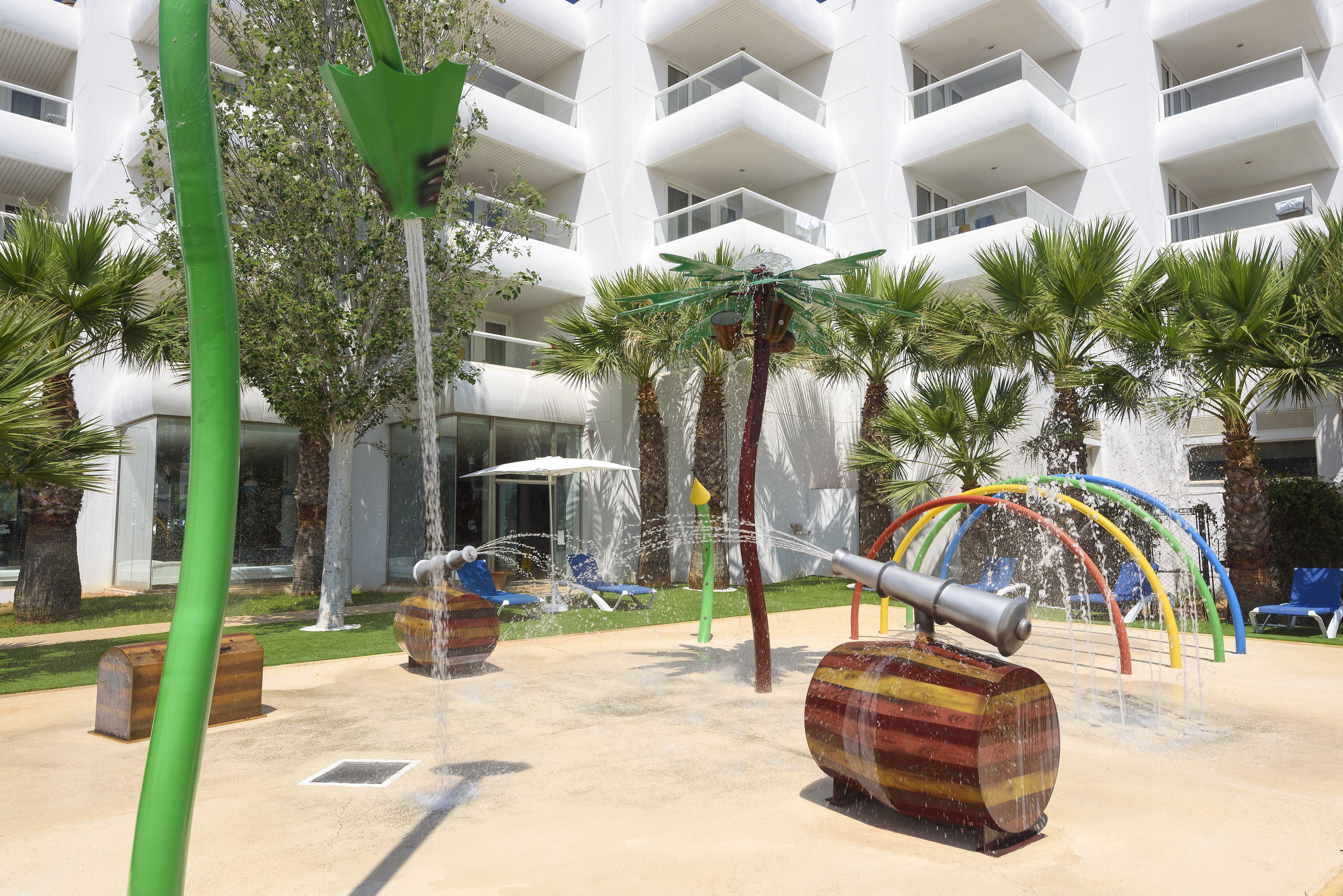 Tropic Garden Hotel & Apartments