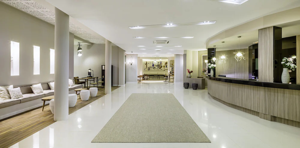 H10 White Suites