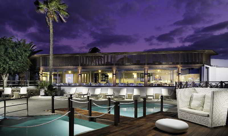 H10 White Suites