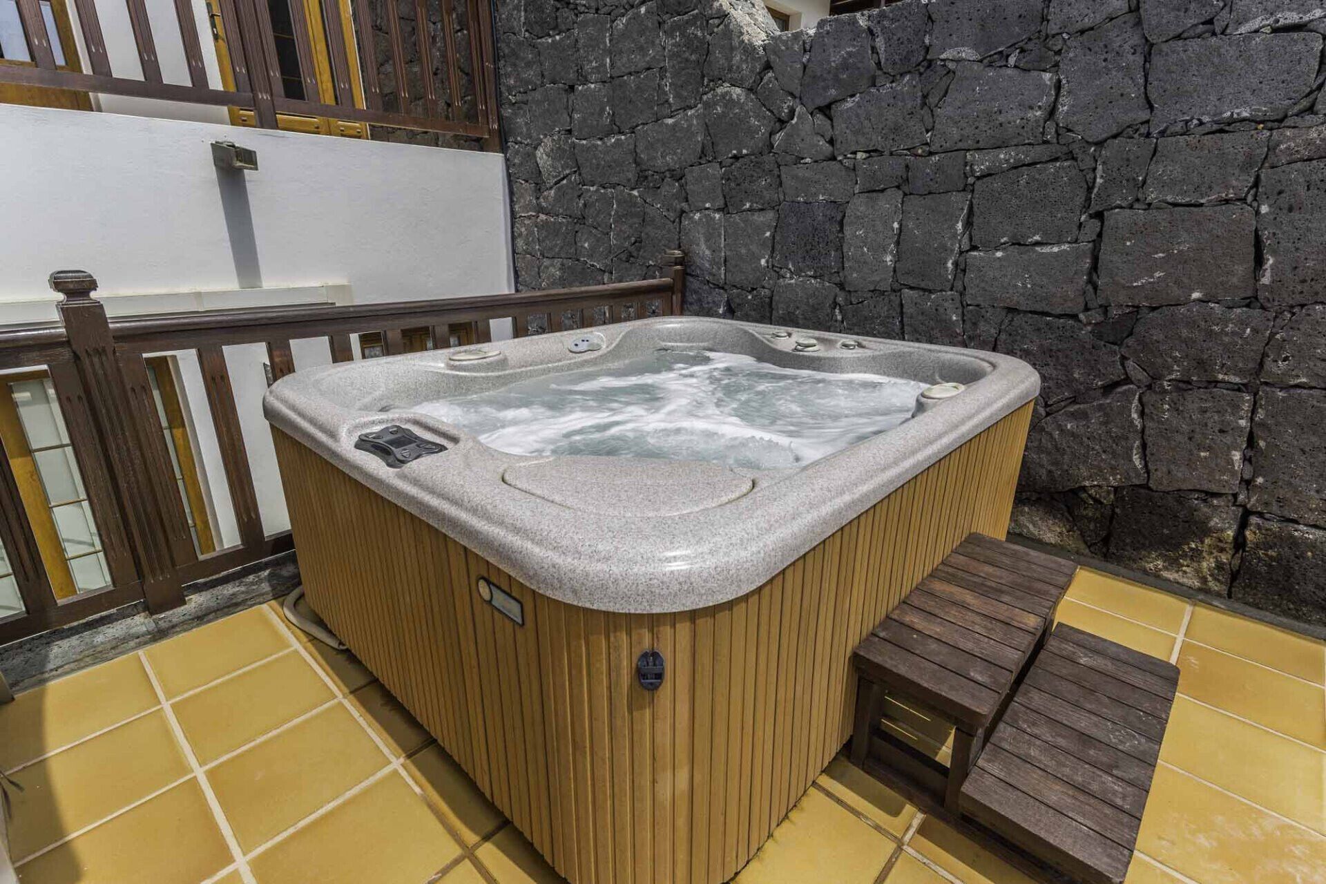 Villa Azure LH122 By Villas Now Ltd