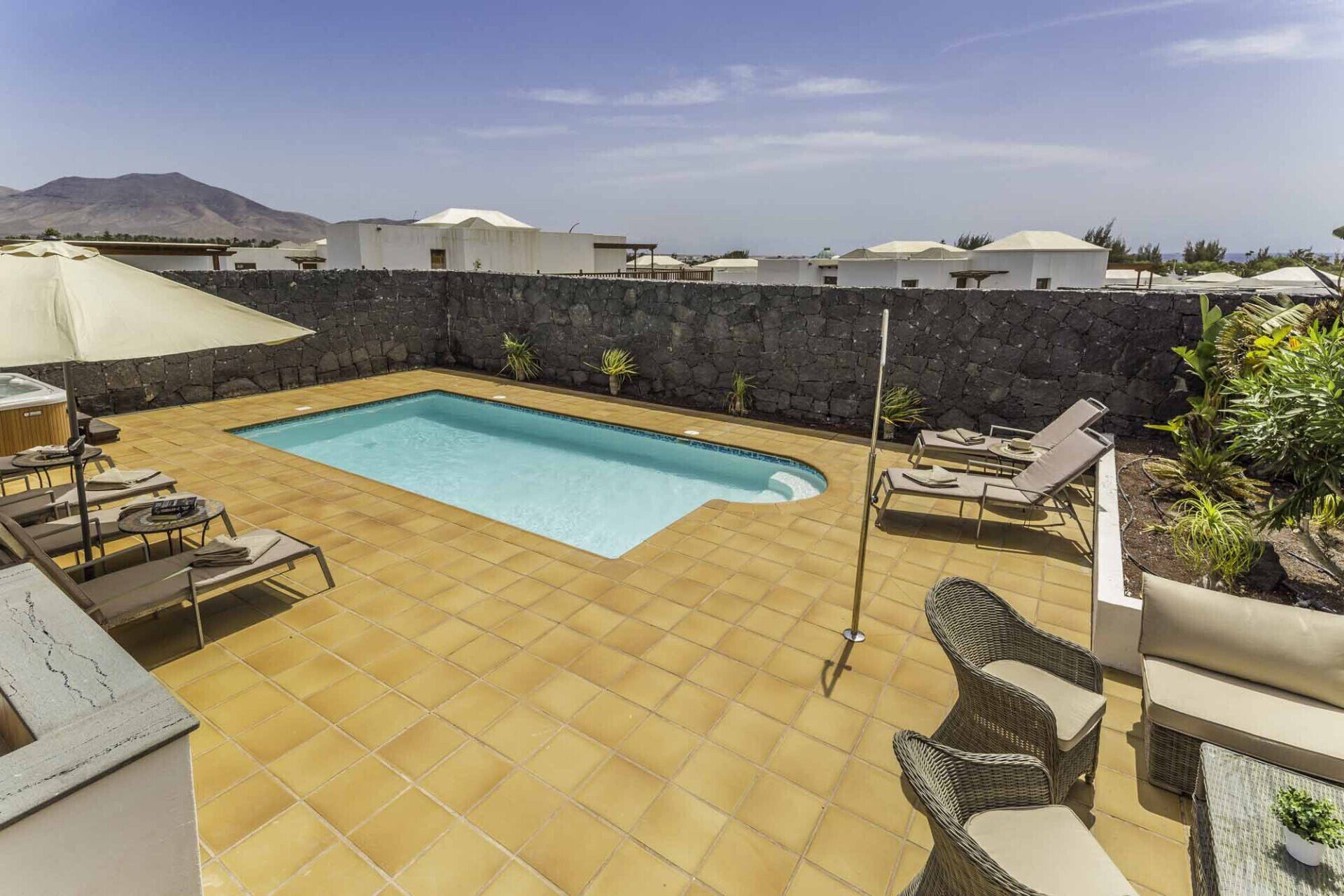 Villa Azure LH122 By Villas Now Ltd