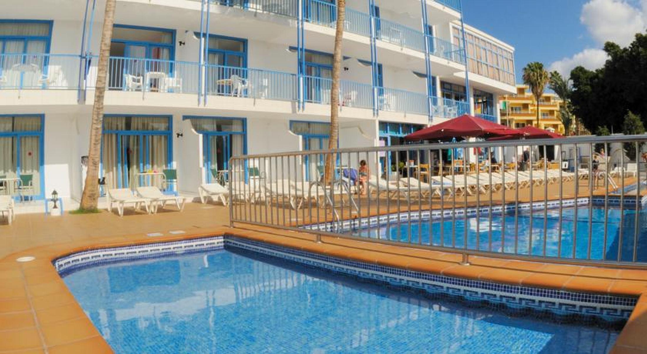 Costa Volcan Apartments