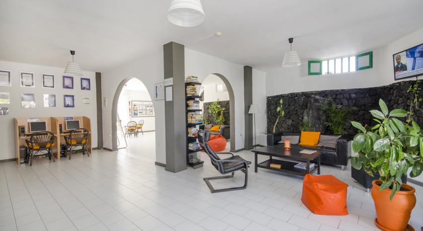 Apartamentos La Peñita