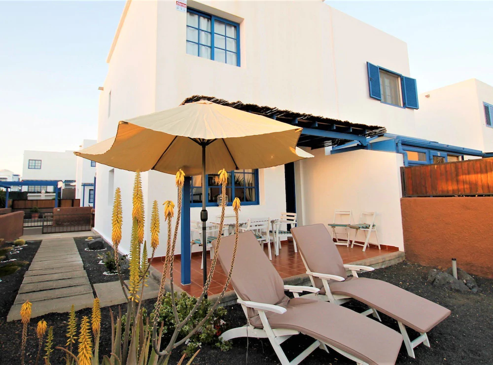Casa Azul Acogedora y Moderna