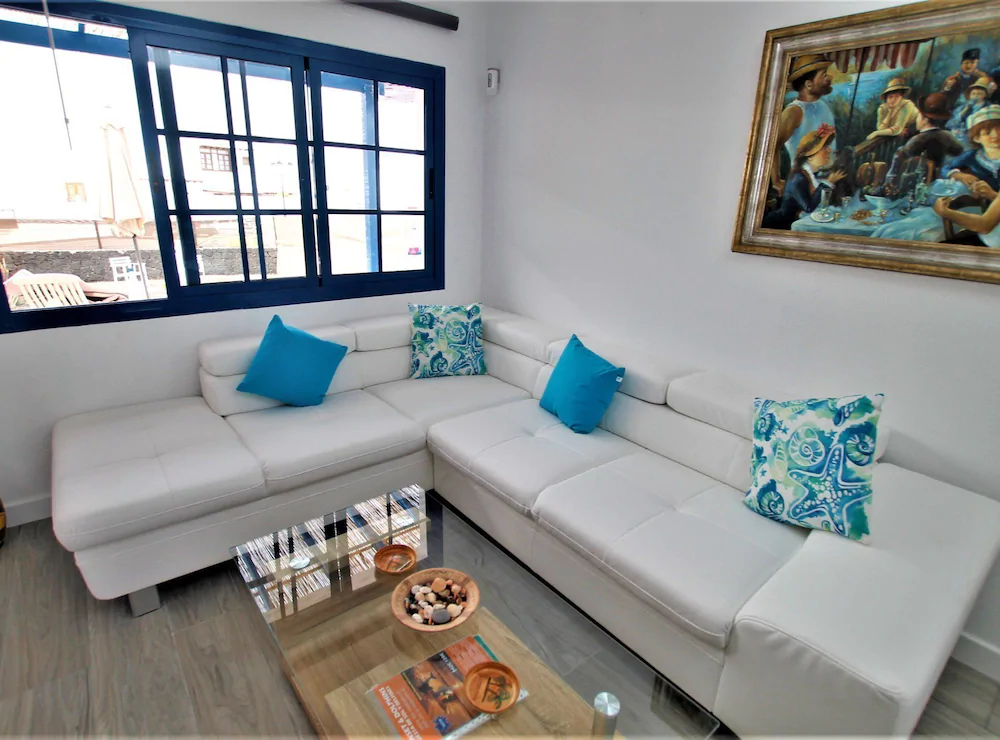 Casa Azul Acogedora y Moderna