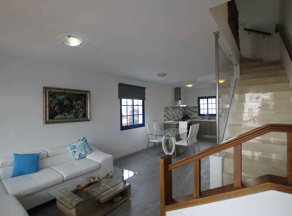 Casa Azul Acogedora y Moderna