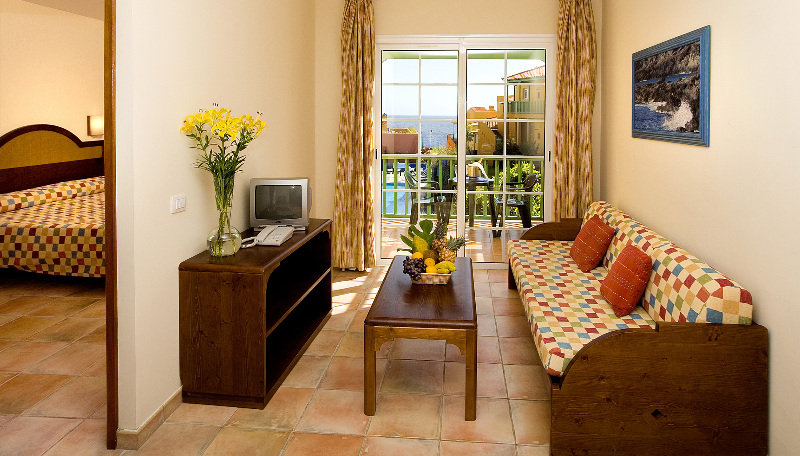 Apartamentos La Caleta