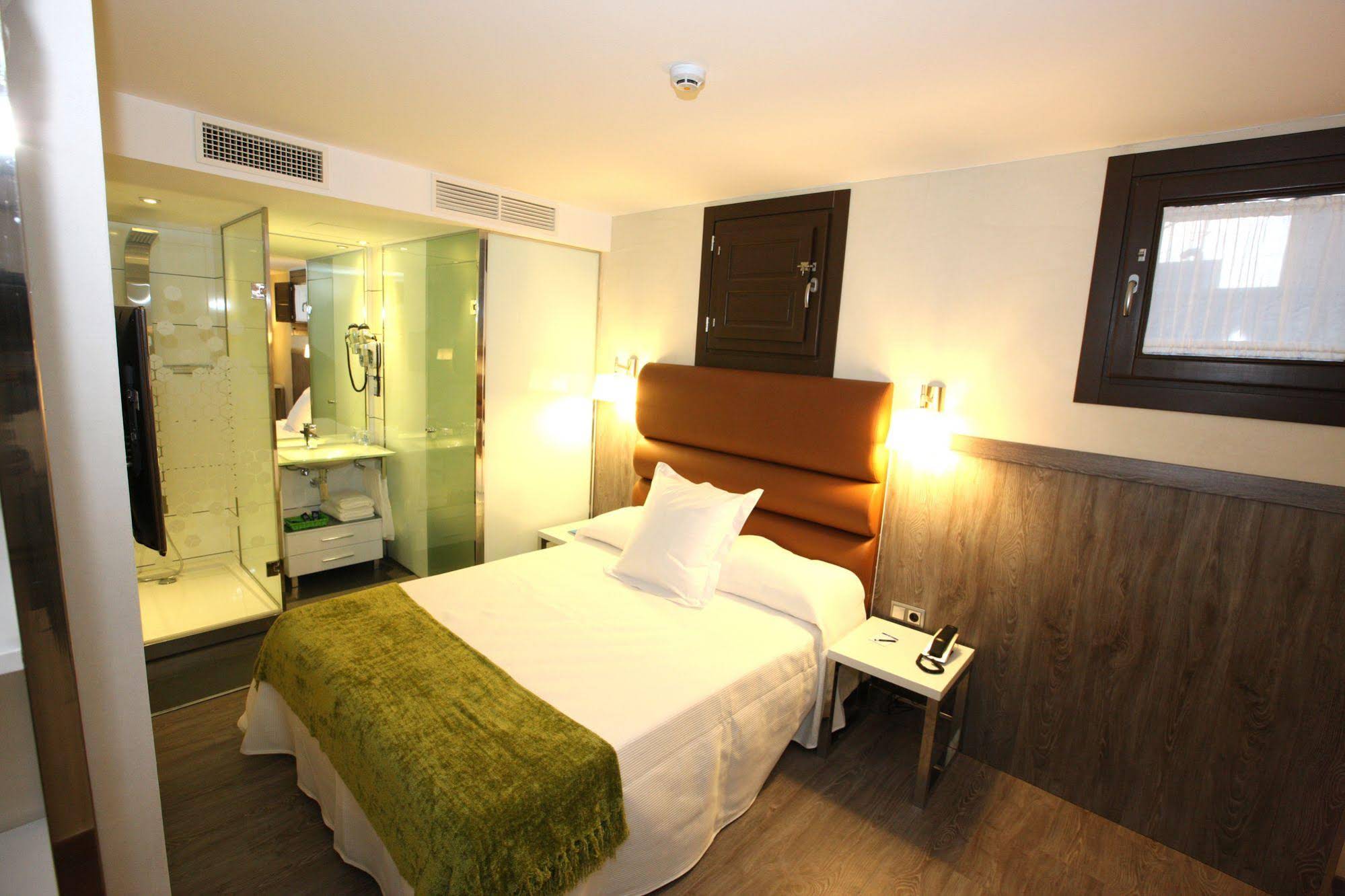 Evenia Alcalá Boutique