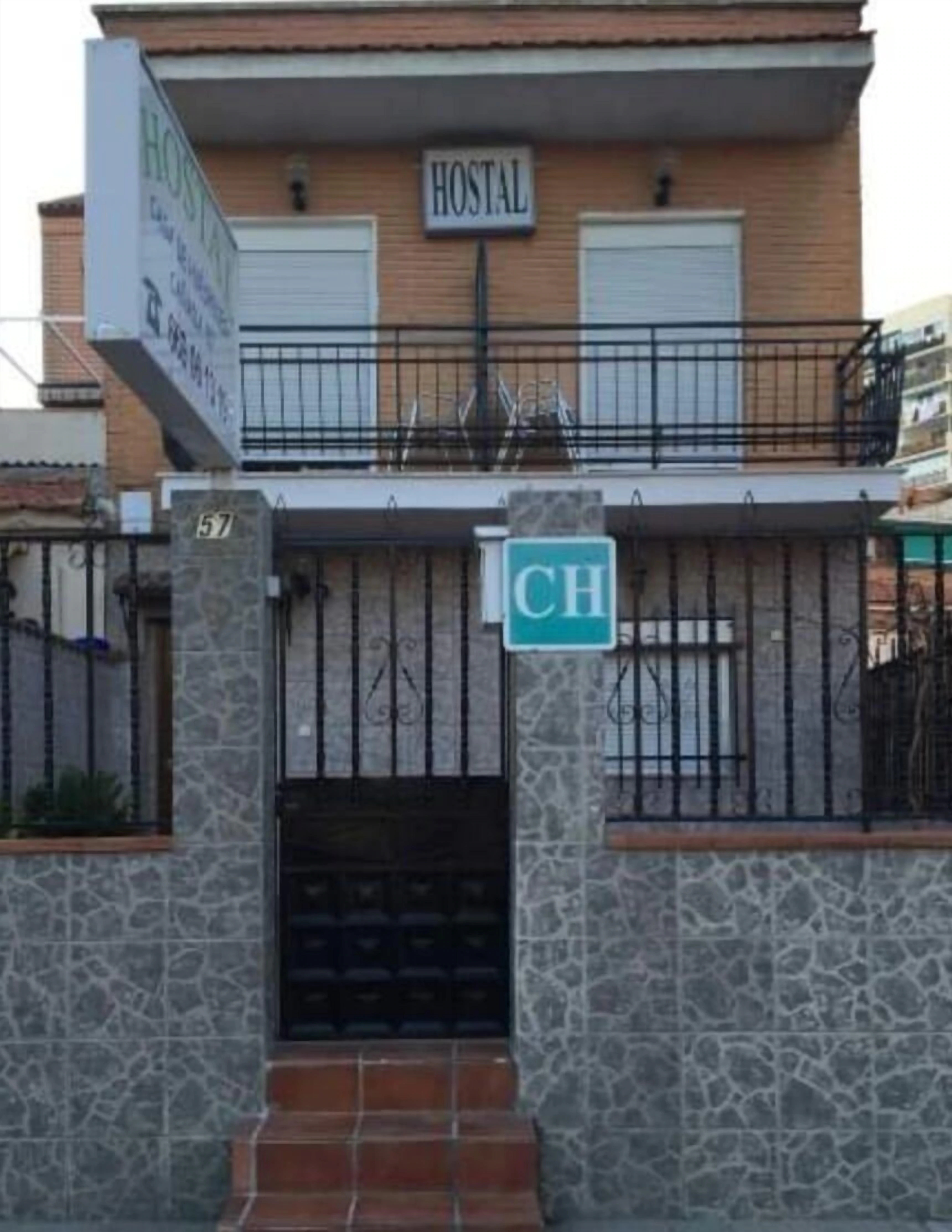 Hostal Avenida 57