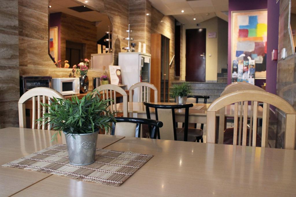 Hostal 4C Cuatro Caminos