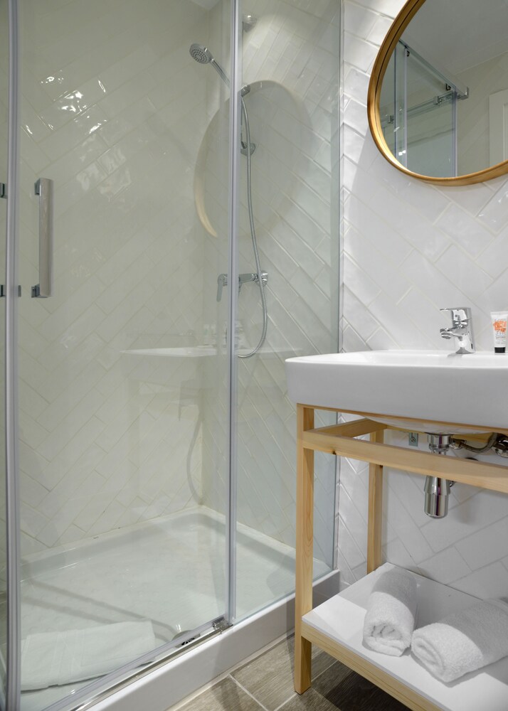 nQn Aparts & Suites Madrid