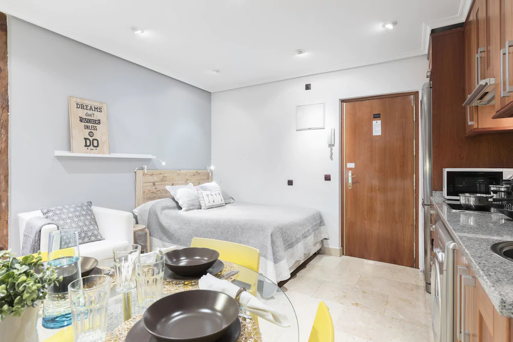 Fuencarral Apartments by FlatSweetHome