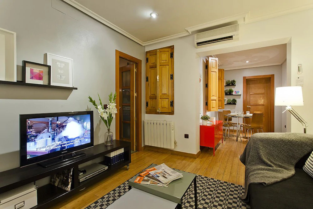 Fuencarral Apartments by FlatSweetHome