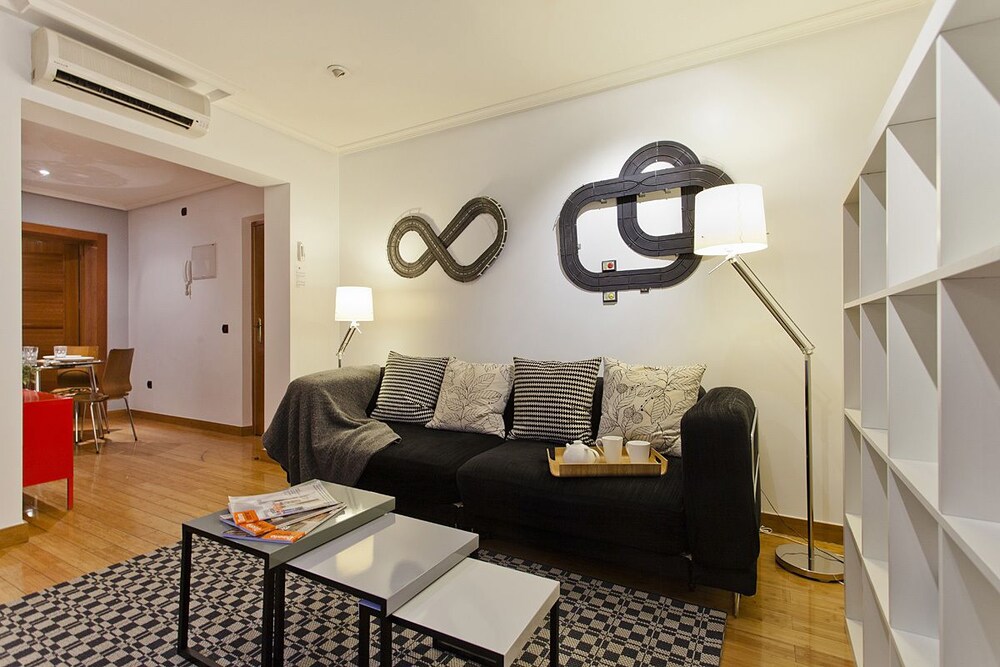 Fuencarral Apartments by FlatSweetHome