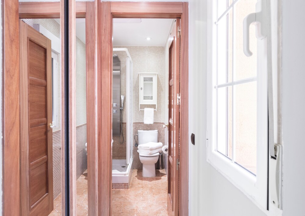 Fuencarral Apartments by FlatSweetHome