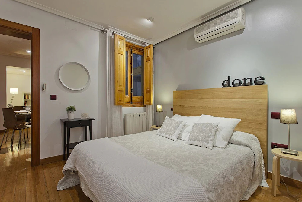 Fuencarral Apartments by FlatSweetHome