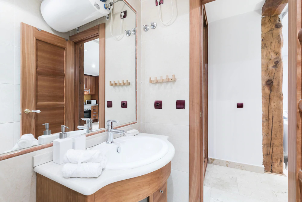 Fuencarral Apartments by FlatSweetHome