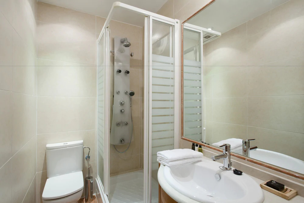 Fuencarral Apartments by FlatSweetHome