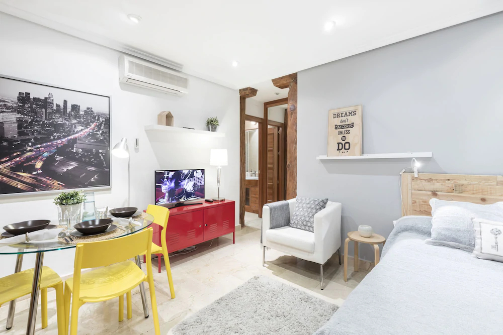 Fuencarral Apartments by FlatSweetHome