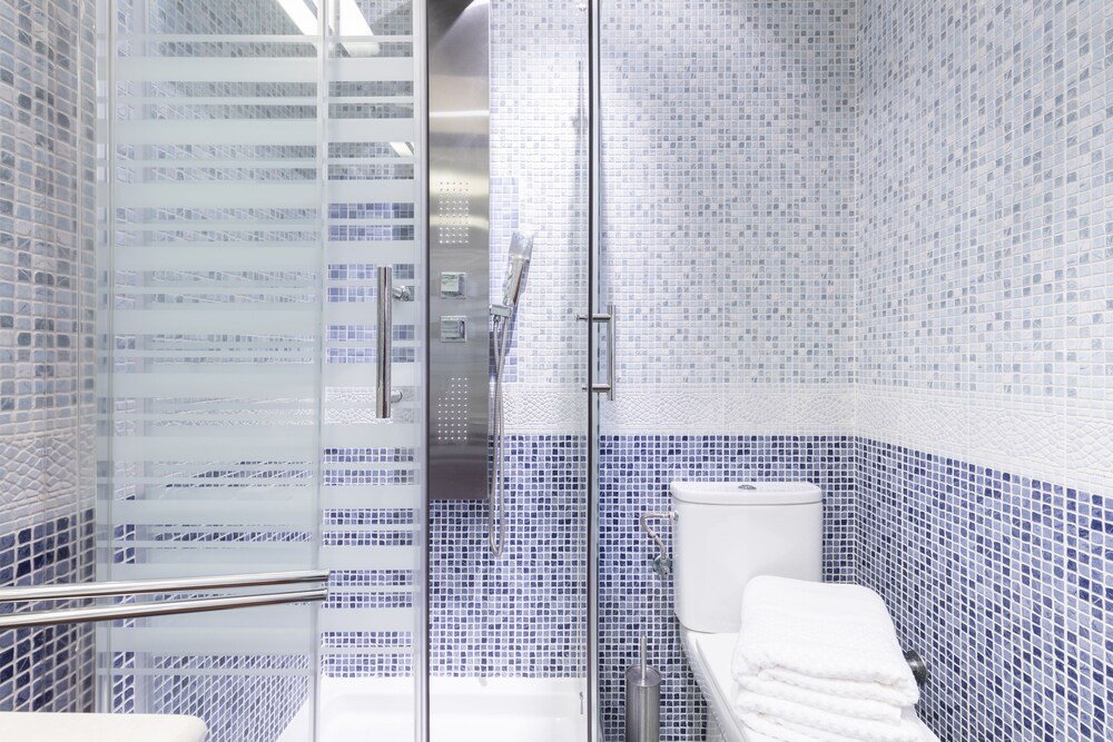 Fuencarral Apartments by FlatSweetHome