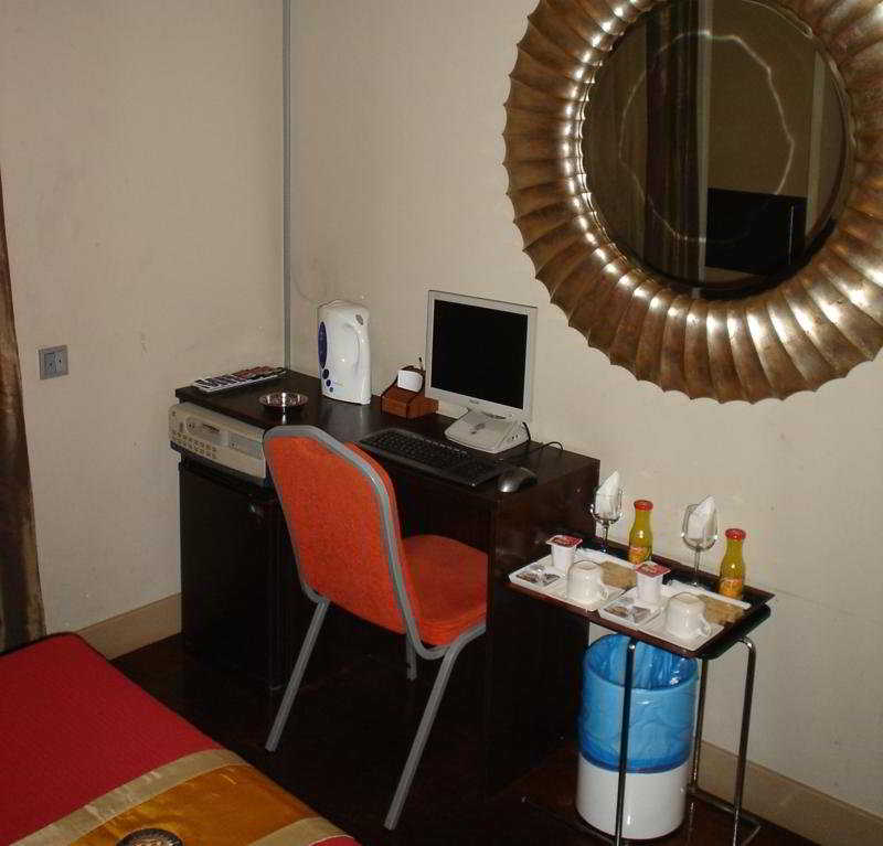 Gay Hostel - Pensión Madrid House