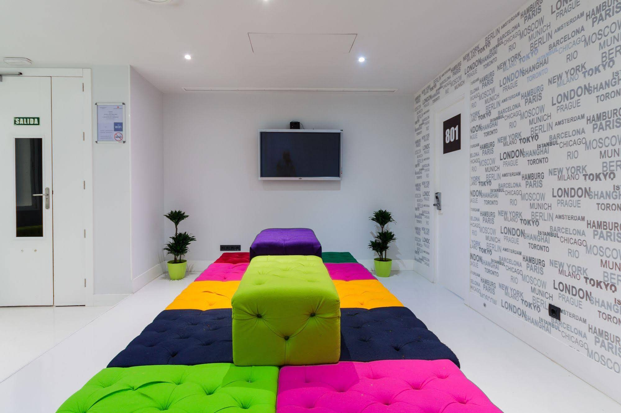 Hostal Gran Via 44