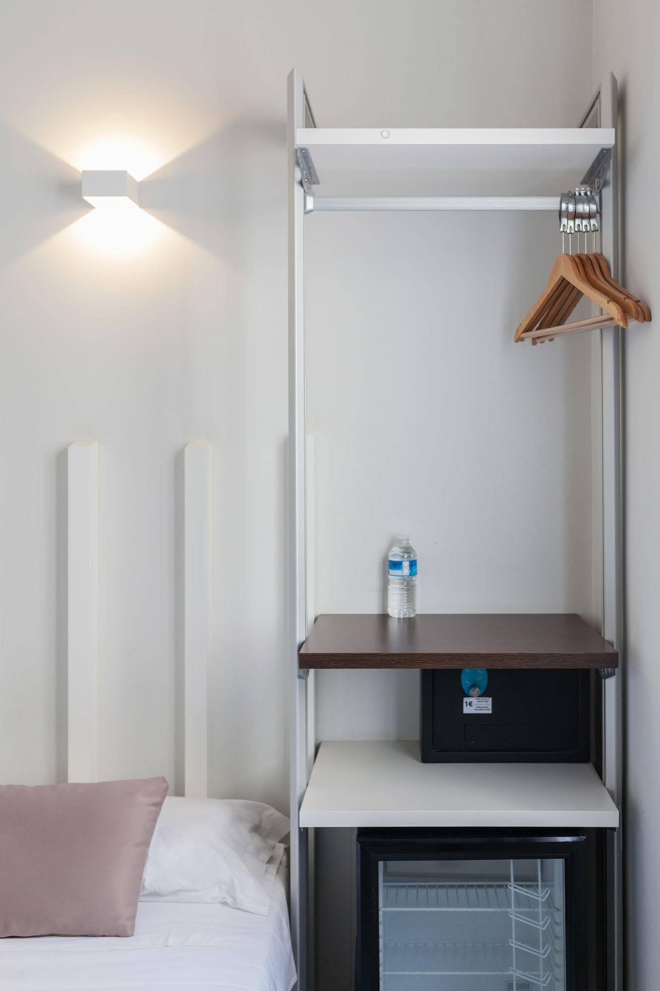 Hostal Gran Via 44