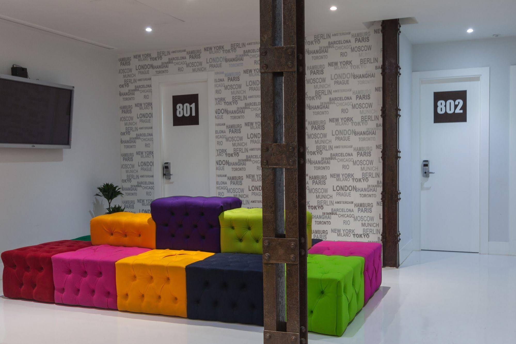 Hostal Gran Via 44