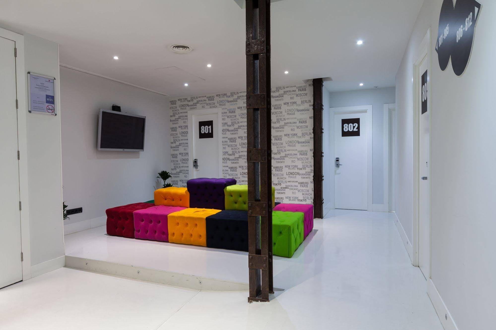 Hostal Gran Via 44