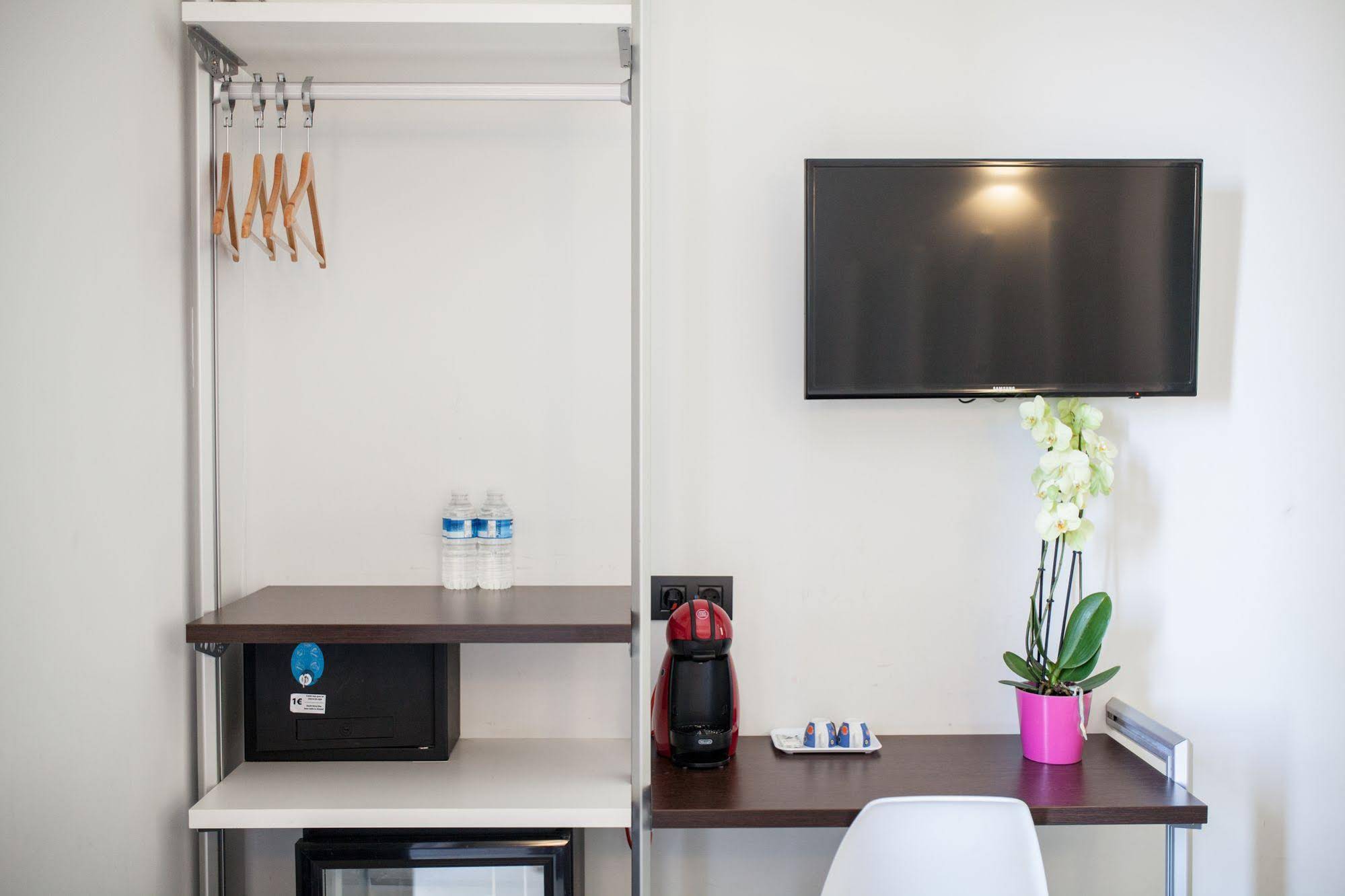 Hostal Gran Via 44