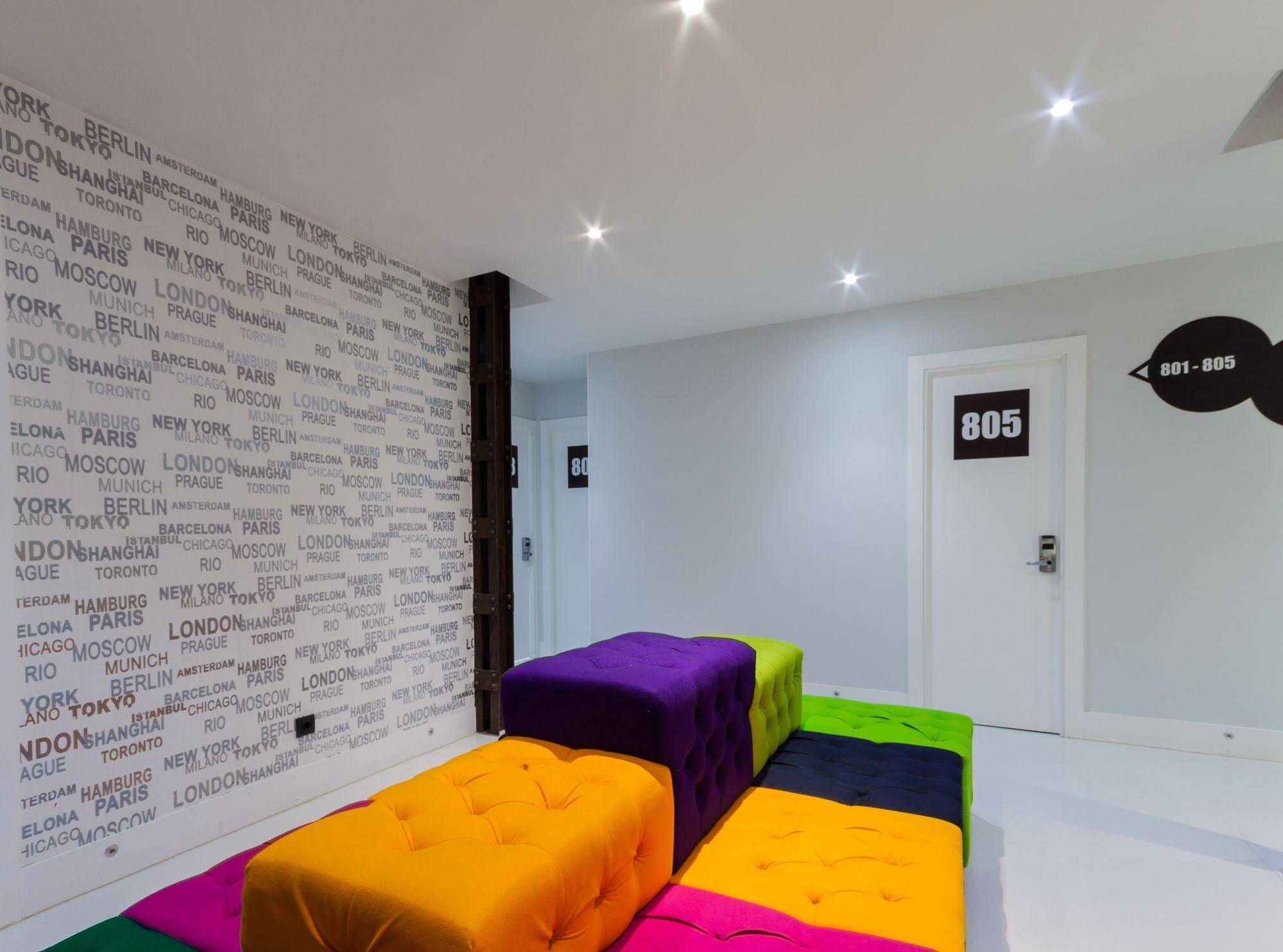 Hostal Gran Via 44