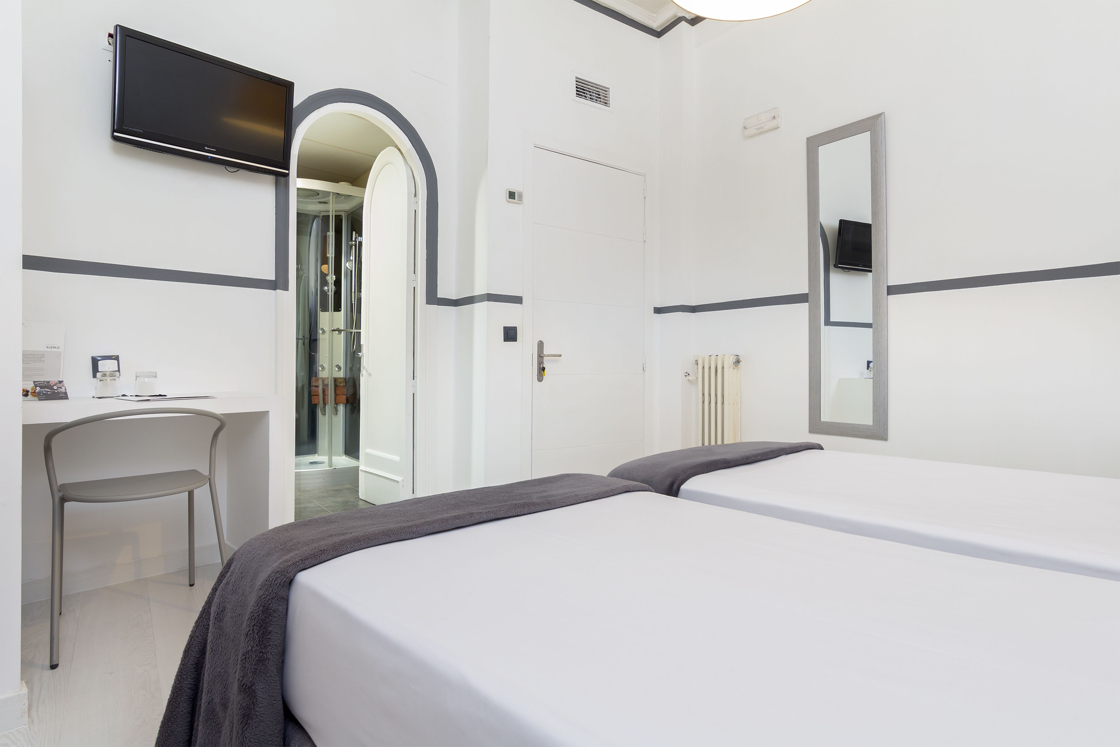 Hostal Madrid Gran Via 63