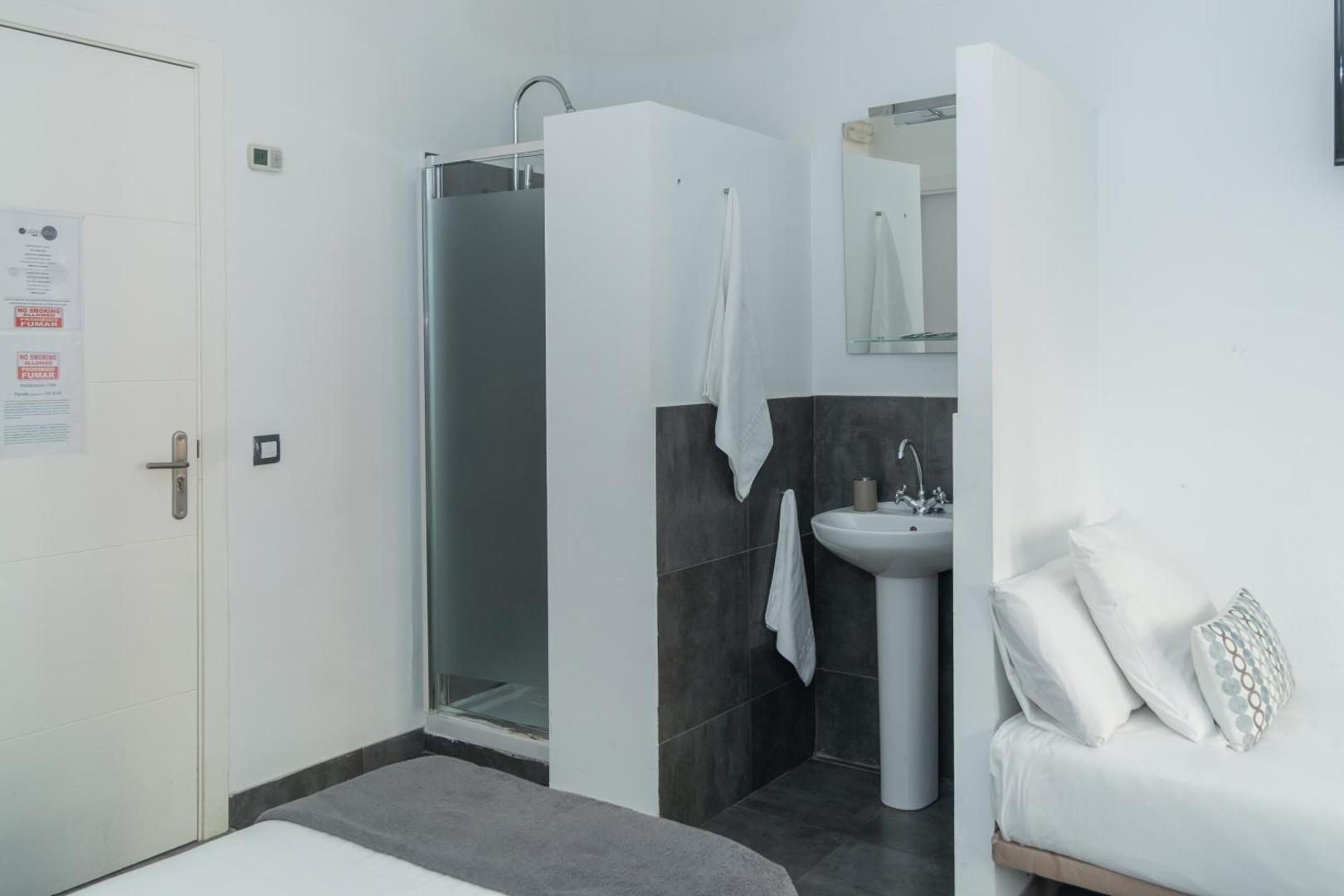 Hostal Madrid Gran Via 63