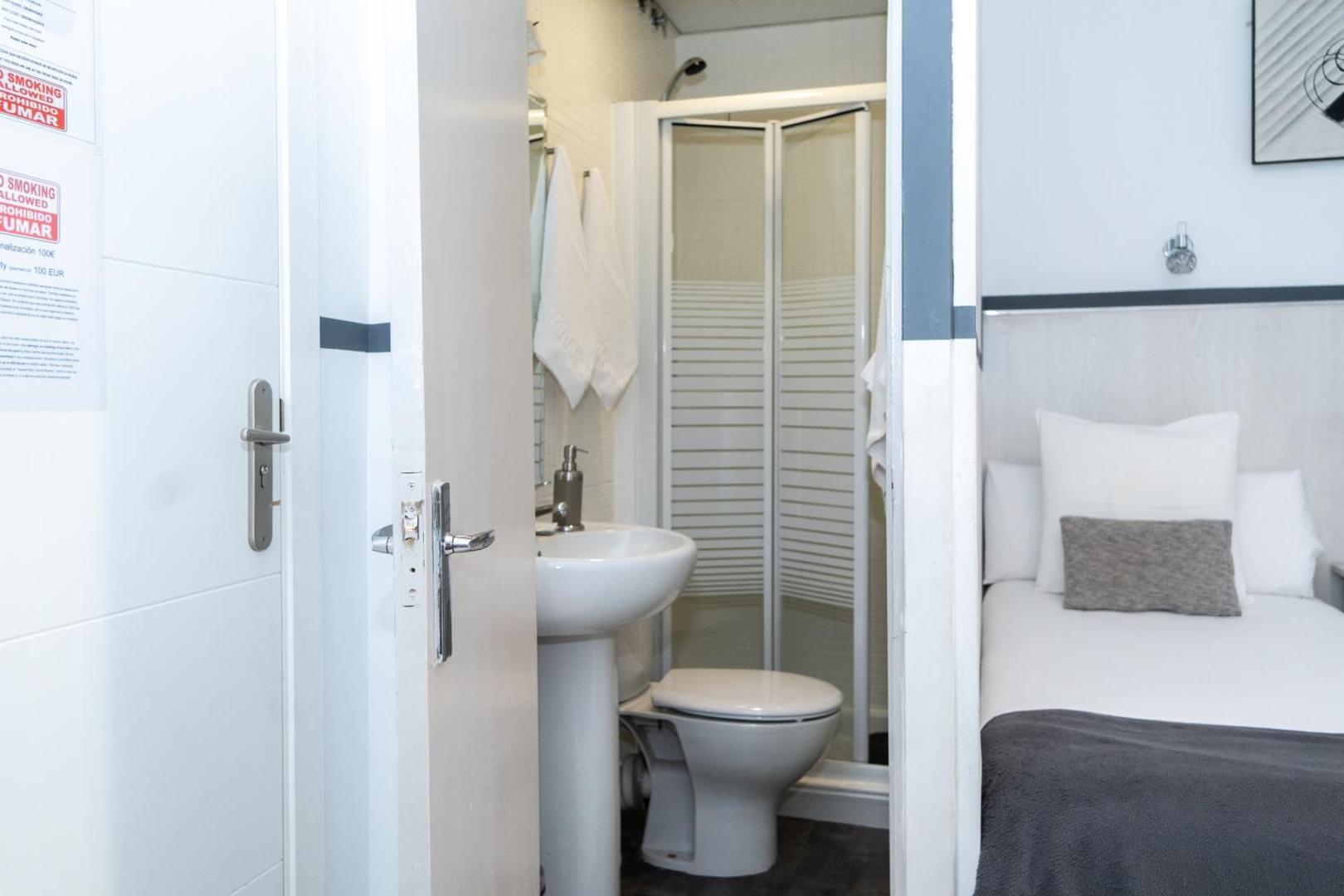 Hostal Madrid Gran Via 63