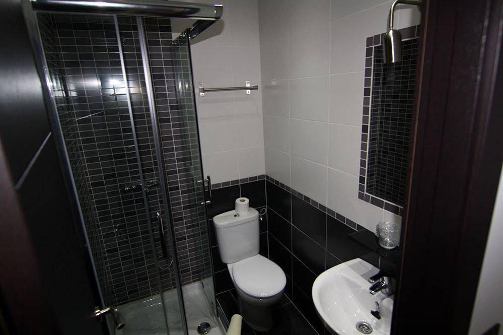 Hostal MH Fuencarral