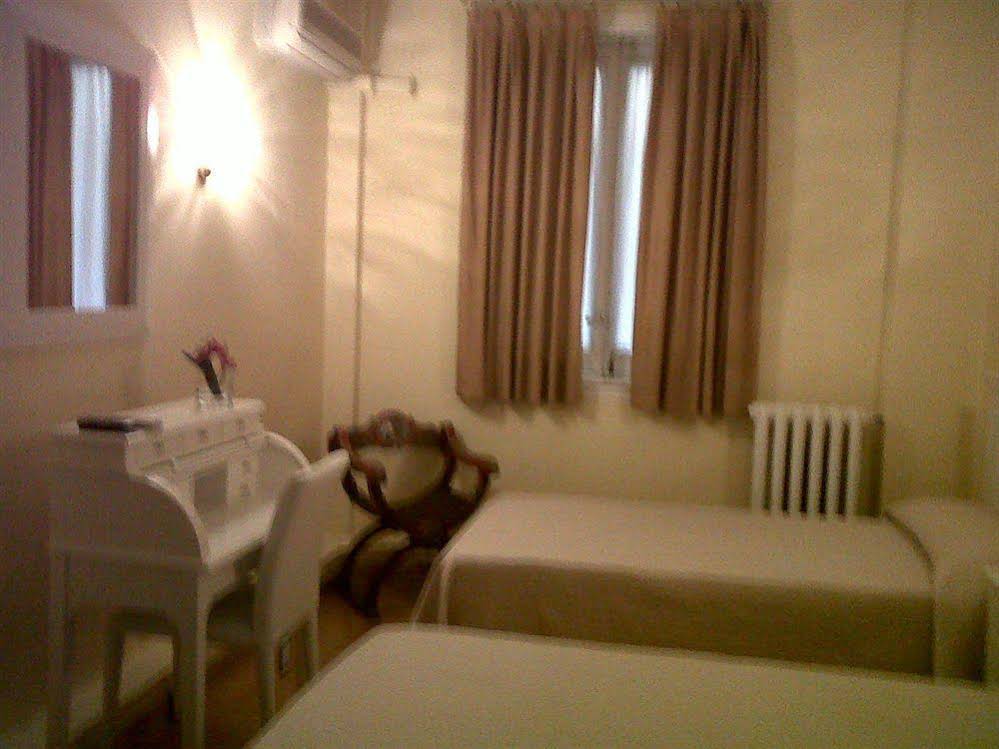 Hostal Manuela by gaiarooms