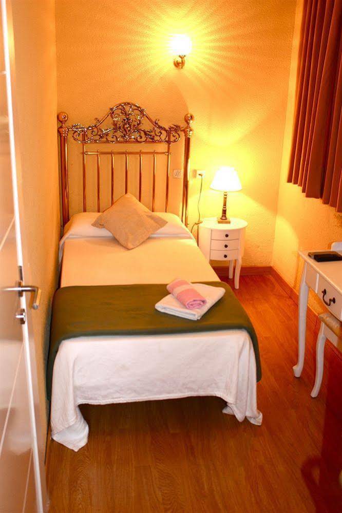 Hostal Manuela by gaiarooms