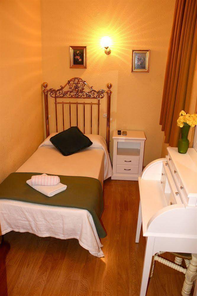 Hostal Manuela by gaiarooms