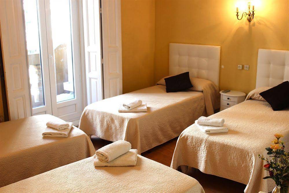 Hostal Manuela by gaiarooms