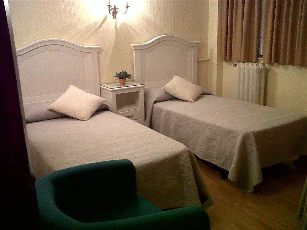 Hostal Manuela by gaiarooms