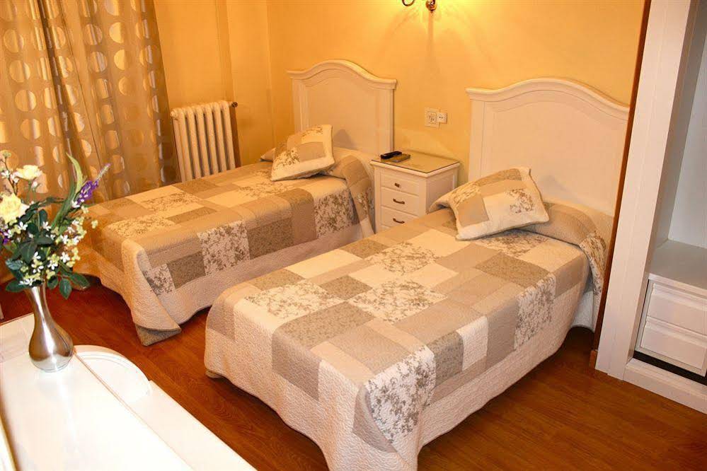 Hostal Manuela by gaiarooms