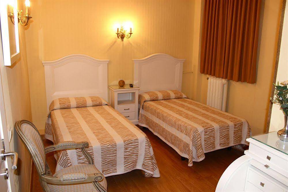Hostal Manuela by gaiarooms