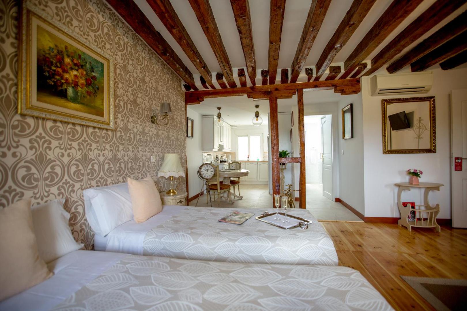 Oriente Palace Apartments