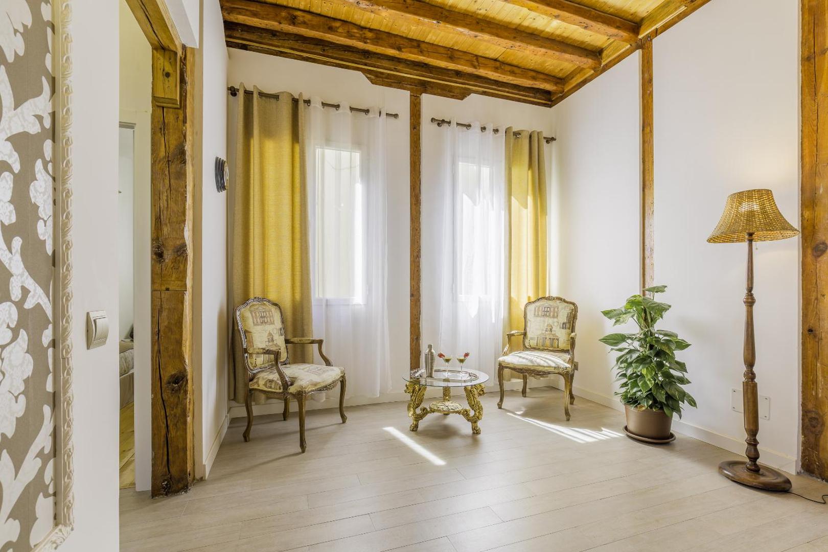 Oriente Palace Apartments