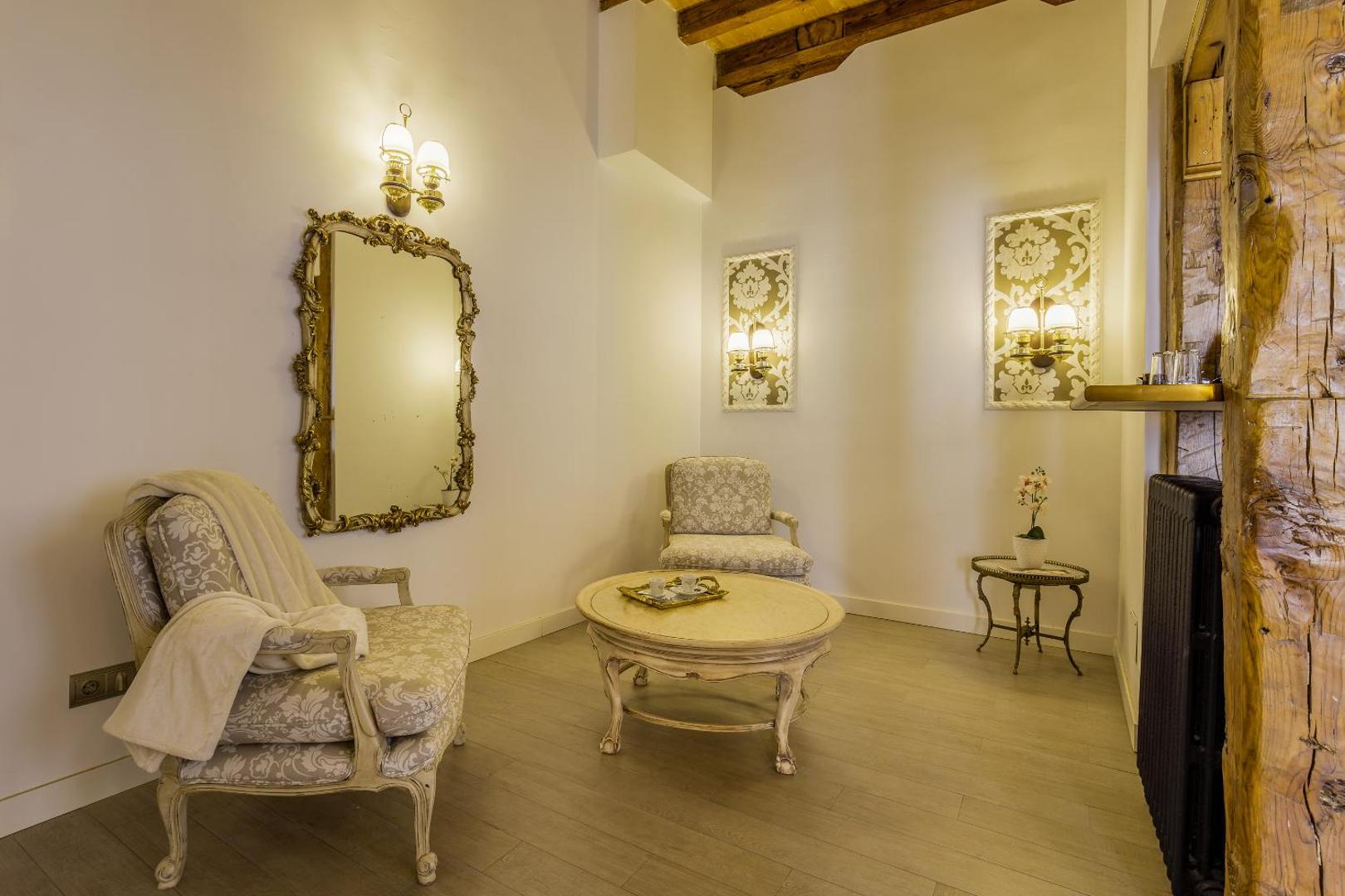 Oriente Palace Apartments