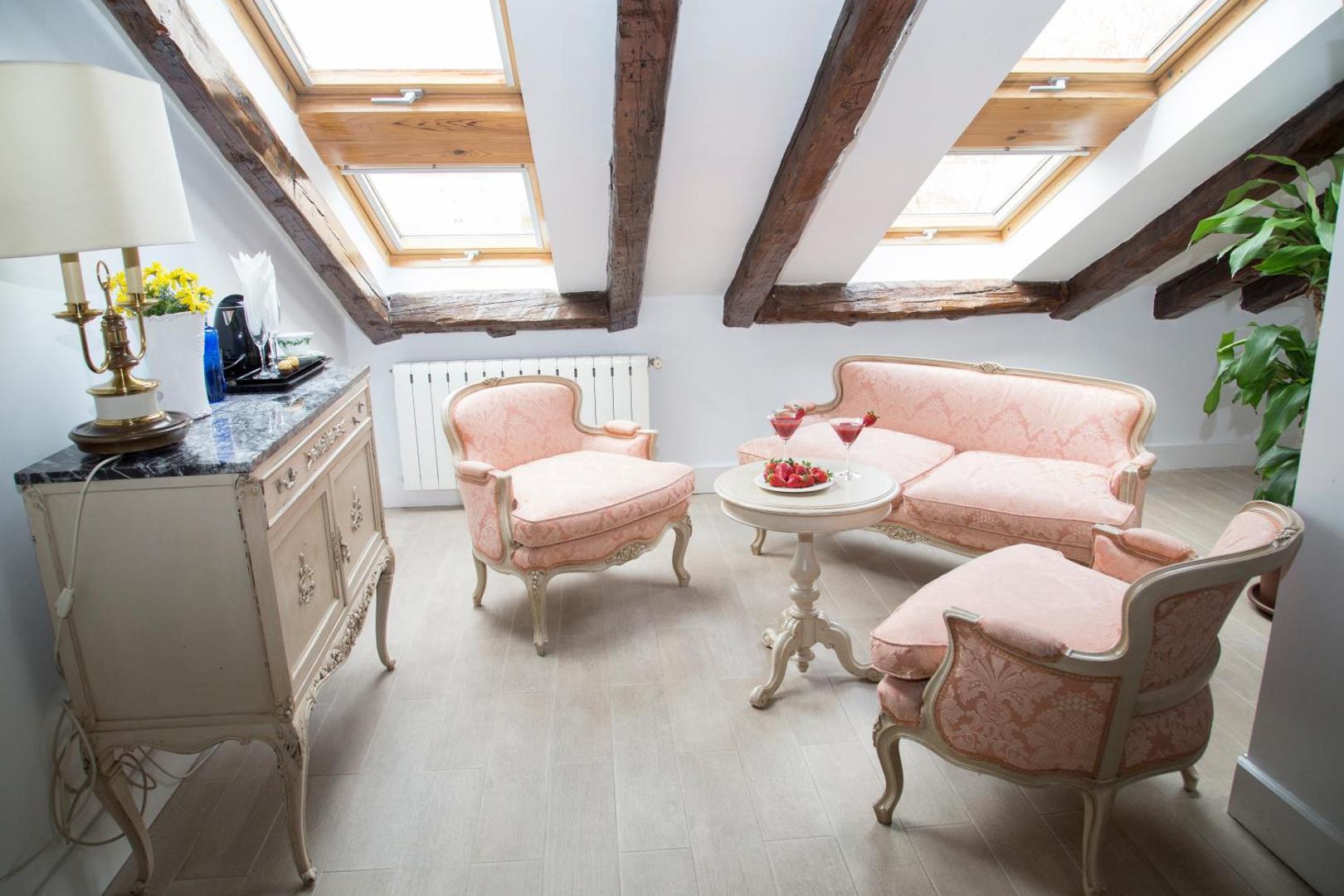 Oriente Palace Apartments