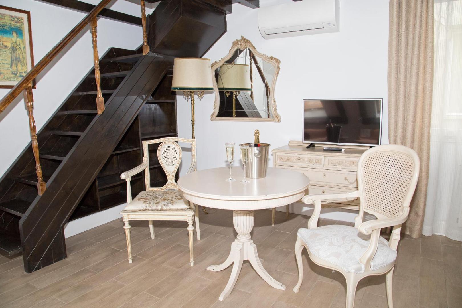 Oriente Palace Apartments